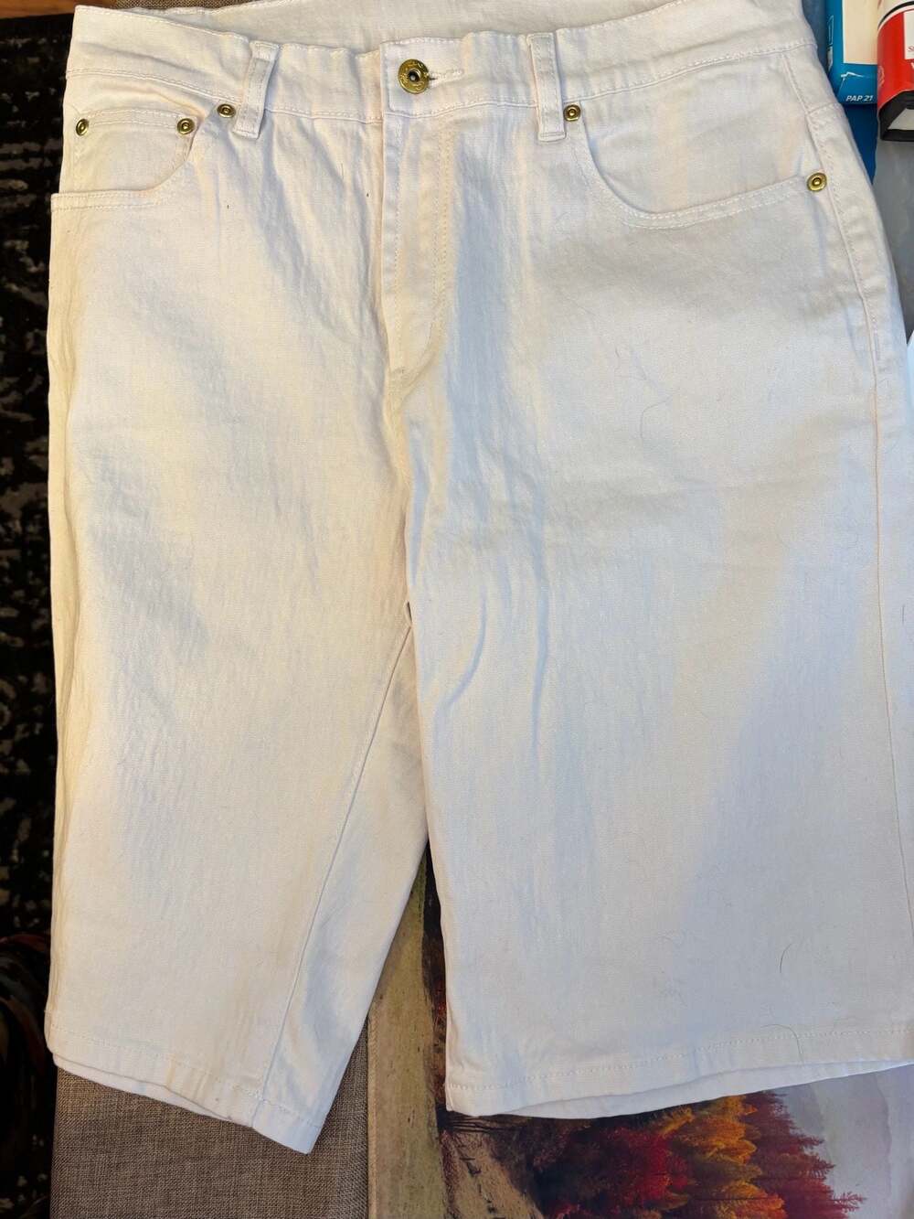 DG2 by Diane Gilman White Denim Bermuda Shorts Size 8